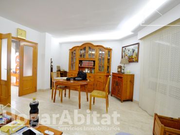 Casa a schiera con balcone in vendita a Avenida Ausiàs March