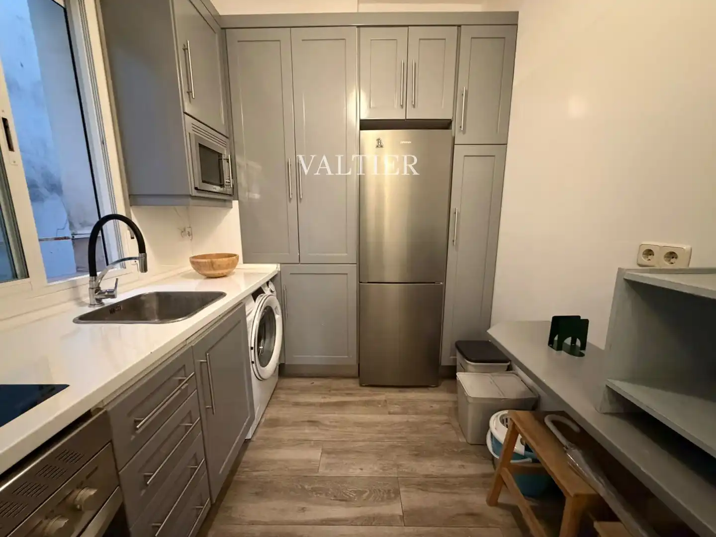 Flat for rent in ALFONSO XII, Jerónimos