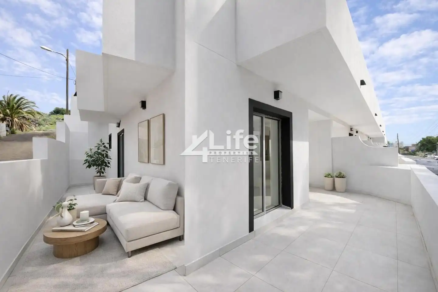 Vista exterior de Piso en venta en Adeje con Aire acondicionado, Terraza y Trastero