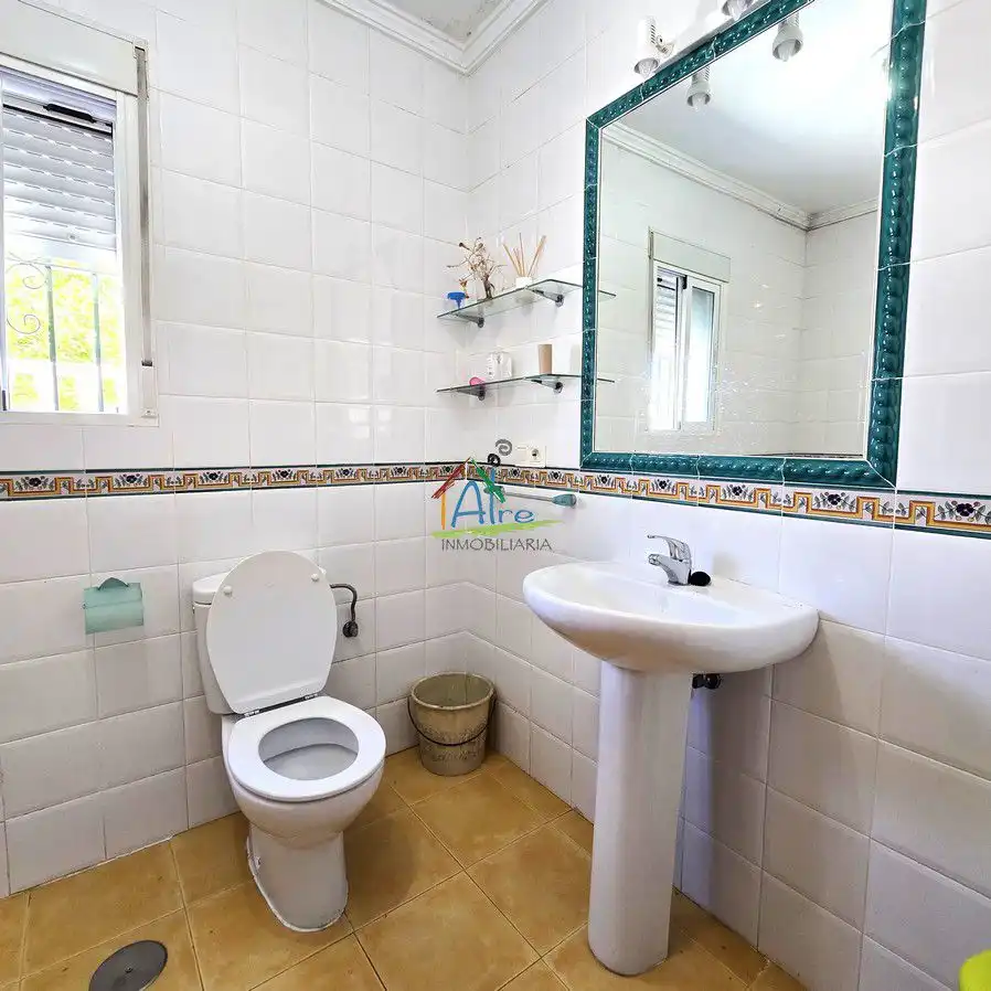 Baño de Casa adosada en venta en Almonte con Aire acondicionado, Calefacción y Terraza