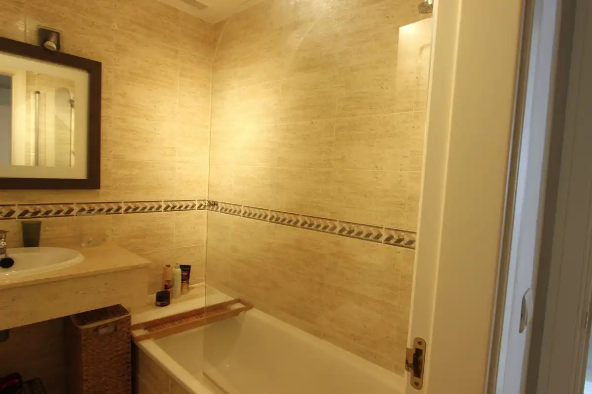 Apartamento con piscina en alquiler en Nueva Andalucía, imagen 9