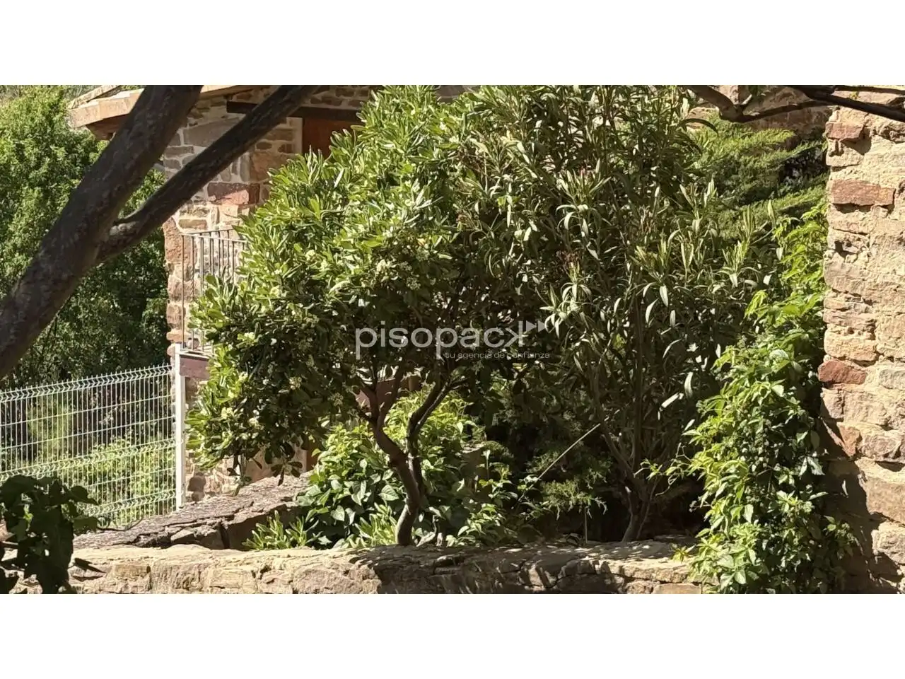 Casa o xalet en venda en Undués de Lerda amb Calefacció, Jardí privat i Parquet