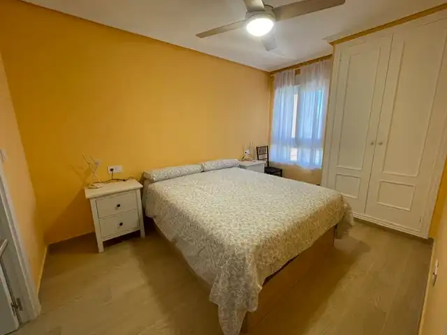 Schlafzimmer von Wohnung zur Miete in Alicante / Alacant mit Klimaanlage, Heizung und Möbliert