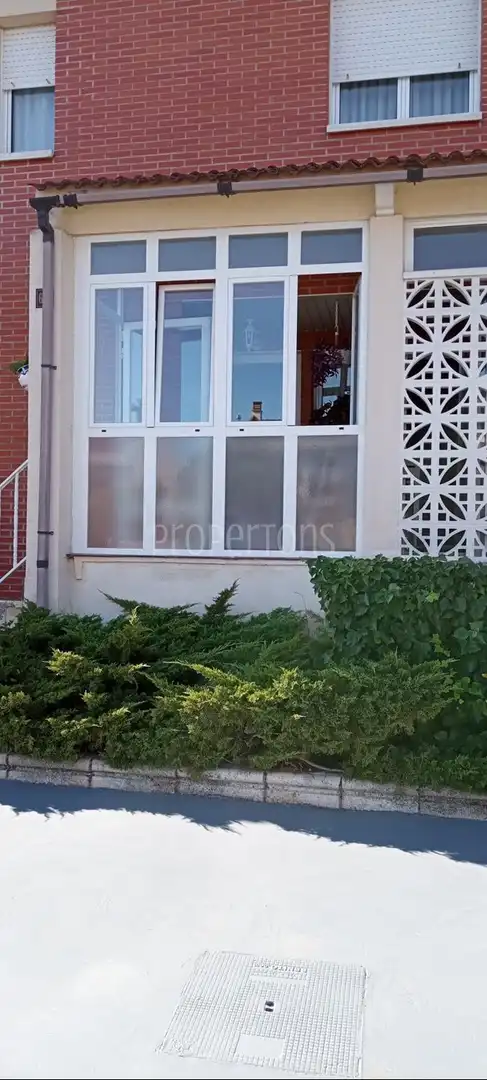 Exterior view of Houses for sale in Miranda de Ebro