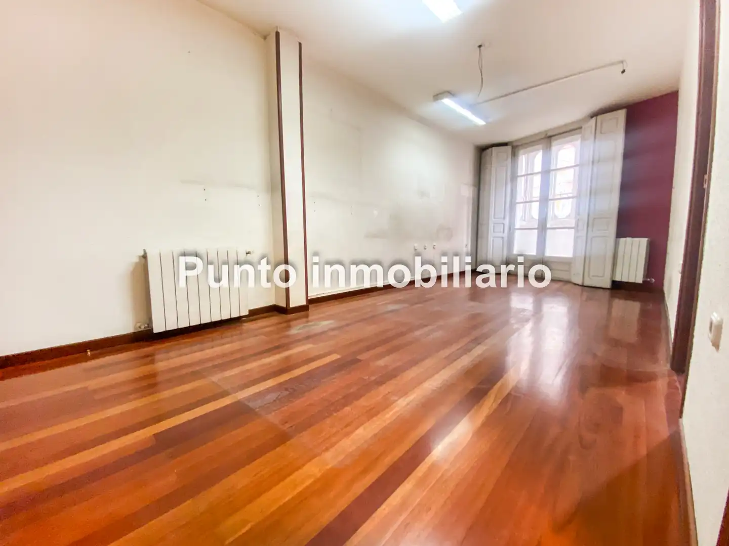 Living room of Flat for sale in Valladolid  with Heating, Parquet flooring and Terrace