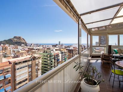 Vista exterior de Àtic en venda en Alicante / Alacant amb Aire condicionat, Terrassa i Balcó