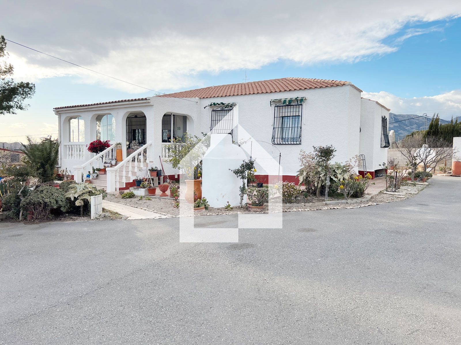 Vista exterior de Casa o xalet en venda en San Vicente del Raspeig / Sant Vicent del Raspeig amb Calefacció, Jardí privat i Terrassa