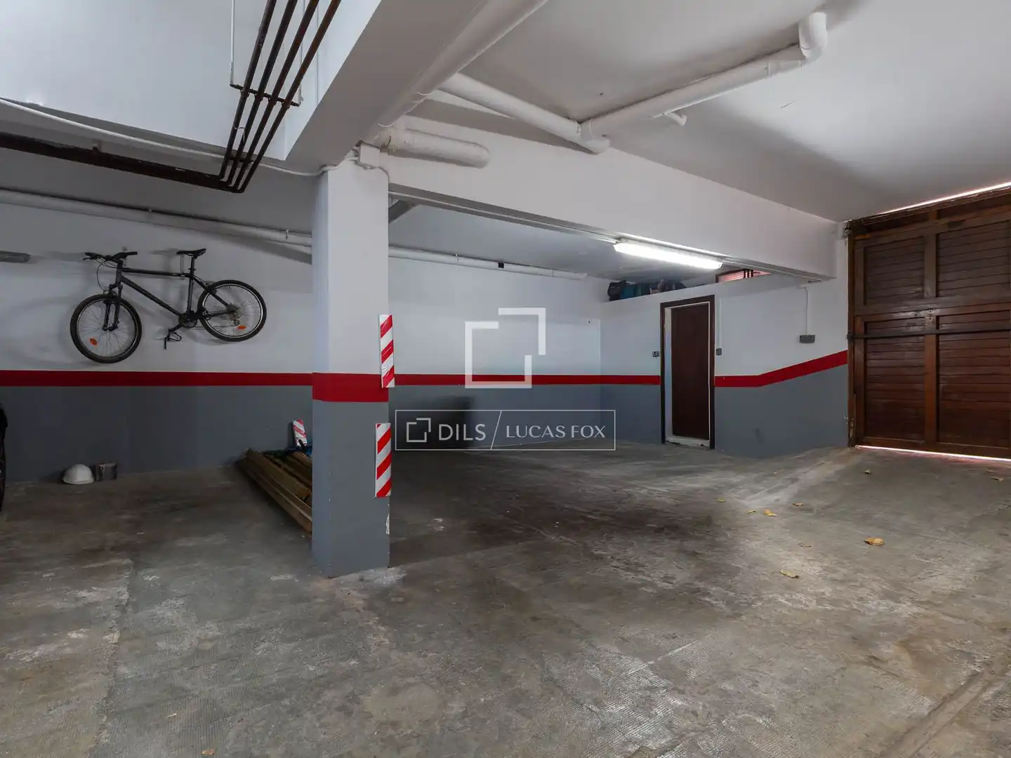 Parking de Piso en venta en Esplugues de Llobregat con Aire acondicionado, Calefacción y Jardín privado