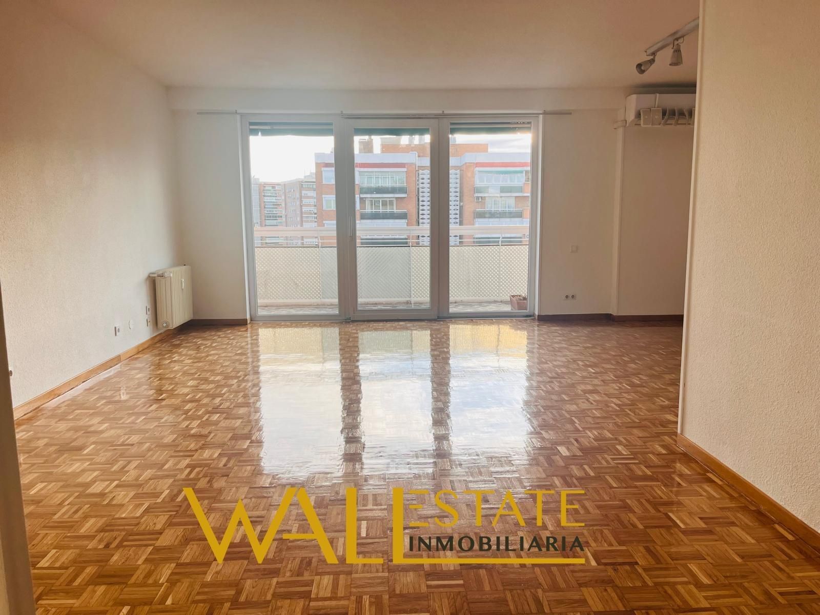 Exterior view of Flat to rent in  Madrid Capital  with Air Conditioner, Heating and Private garden