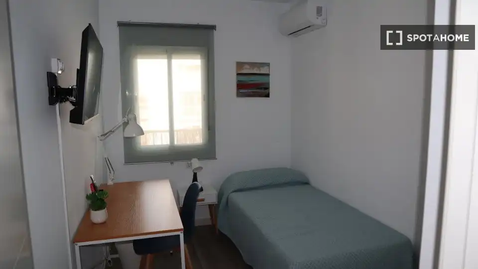 Bedroom of Flat for rent in Sevilla  with Air Conditioner, Heating and Furnished