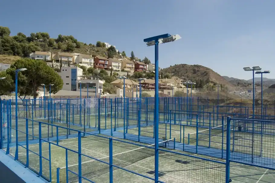 Vista exterior de Casa o xalet en venda en Málaga amb Aire condicionat, Jardí privat i Parquet