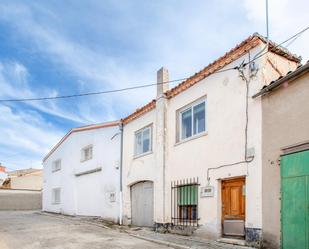 Vista exterior de Casa o xalet en venda en Mozoncillo amb Jardí privat