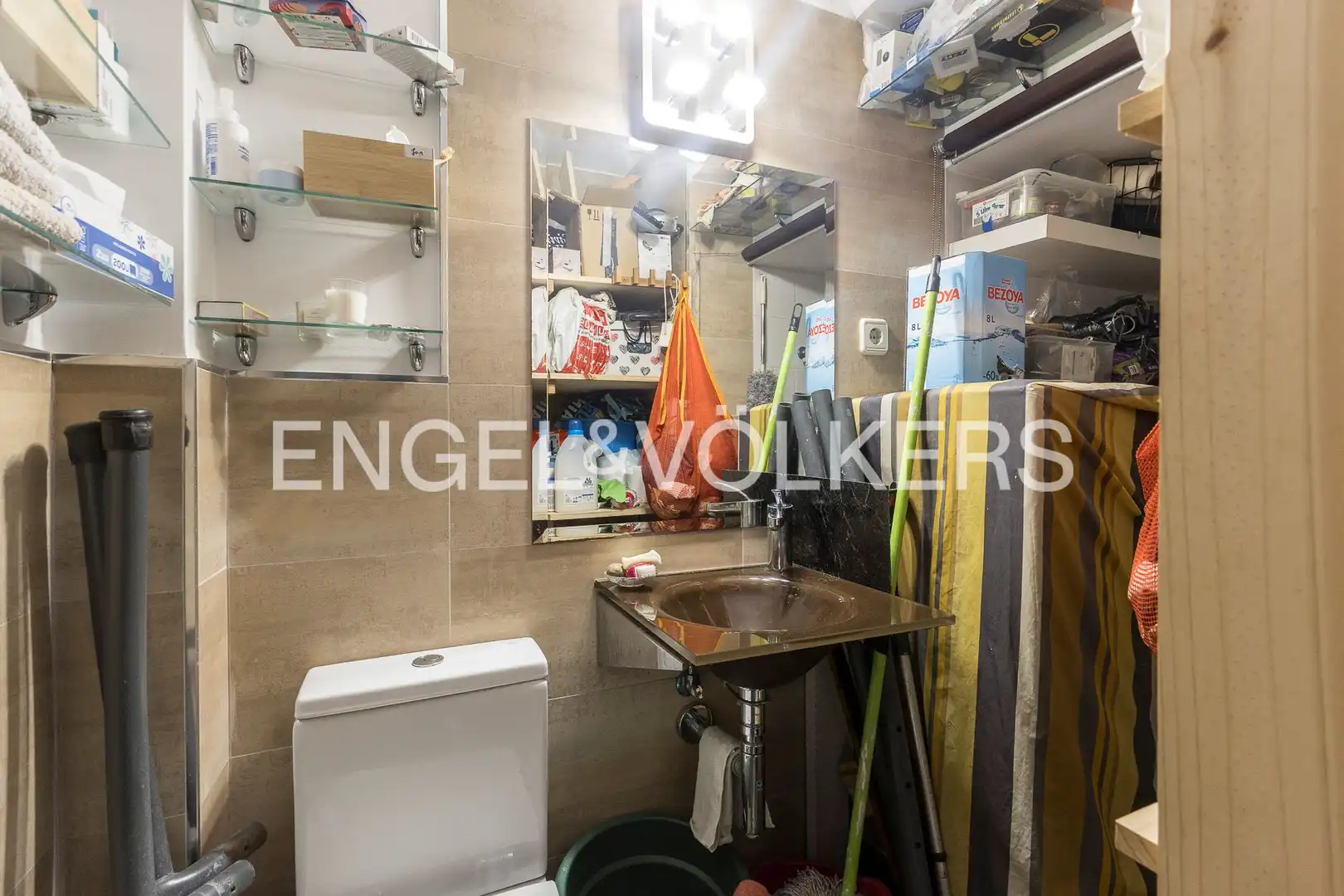 Piso en venta en Barcelona con Calefacción y Amueblado