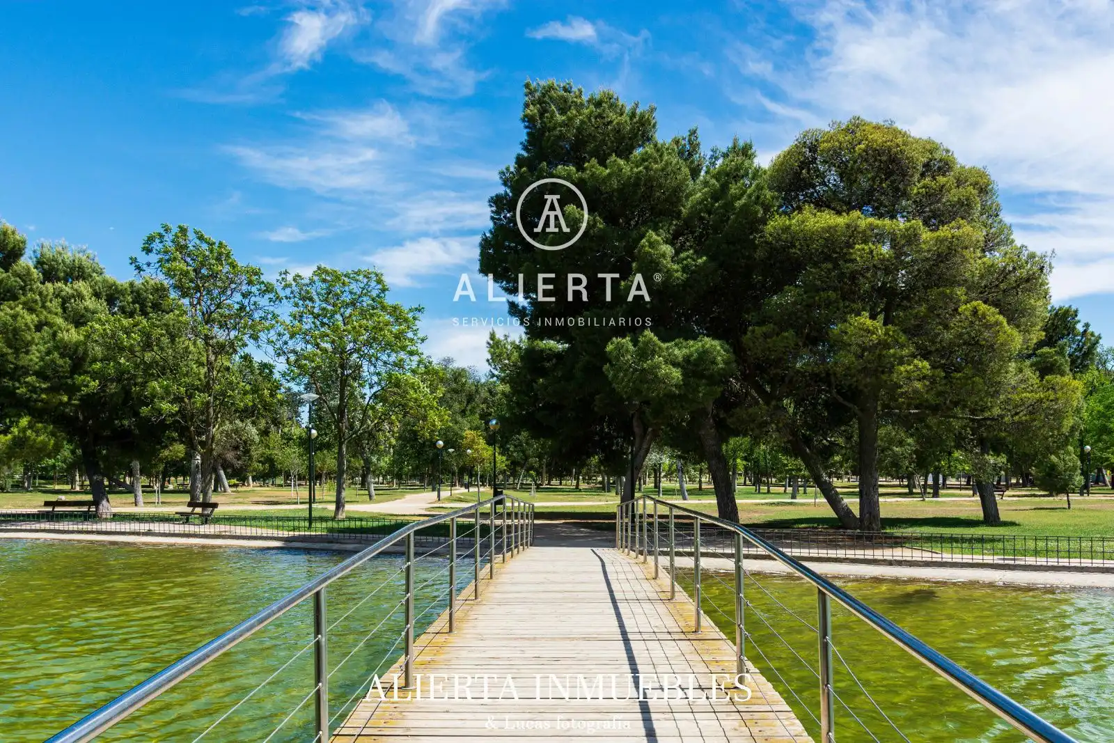 Vista exterior de Casa o chalet en venta en Zaragoza con Calefacción y Trastero