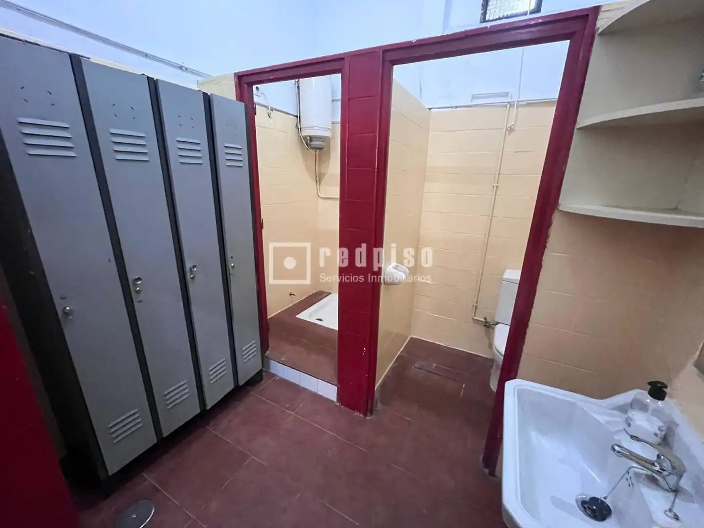 Bathroom of Garage for sale in Madrid