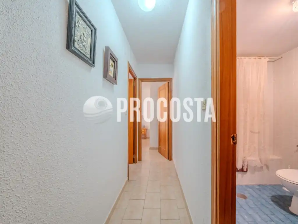Wohnung zum Verkauf in Almuñécar mit Klimaanlage, Privatgarten und Terrasse