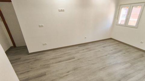 Foto 3 de Piso en venta en Calle Sagrada Familia, El Carmen - Casas del Hogar, Palencia Capital