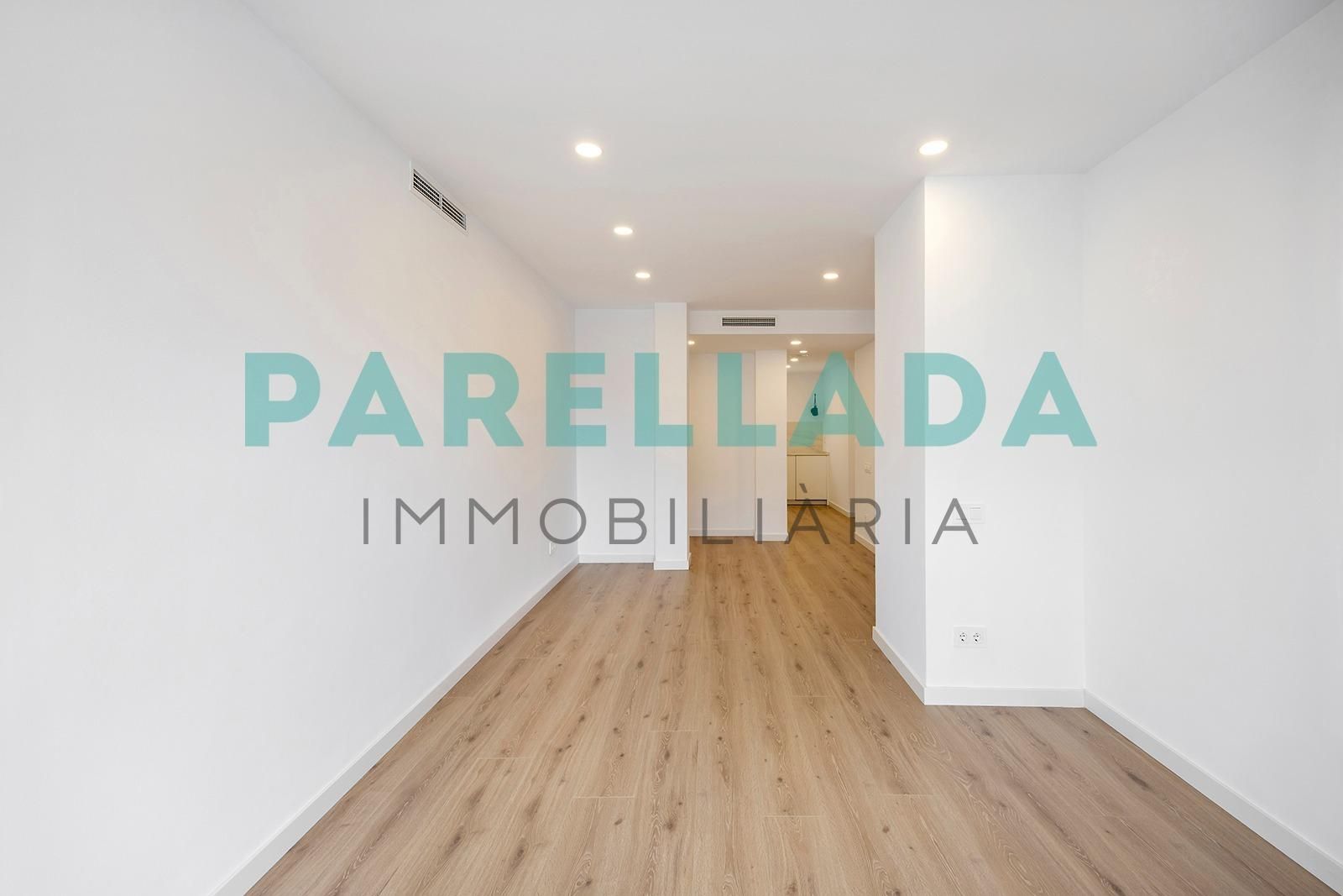 Bedroom of Flat for sale in Badalona  with Air Conditioner, Heating and Parquet flooring