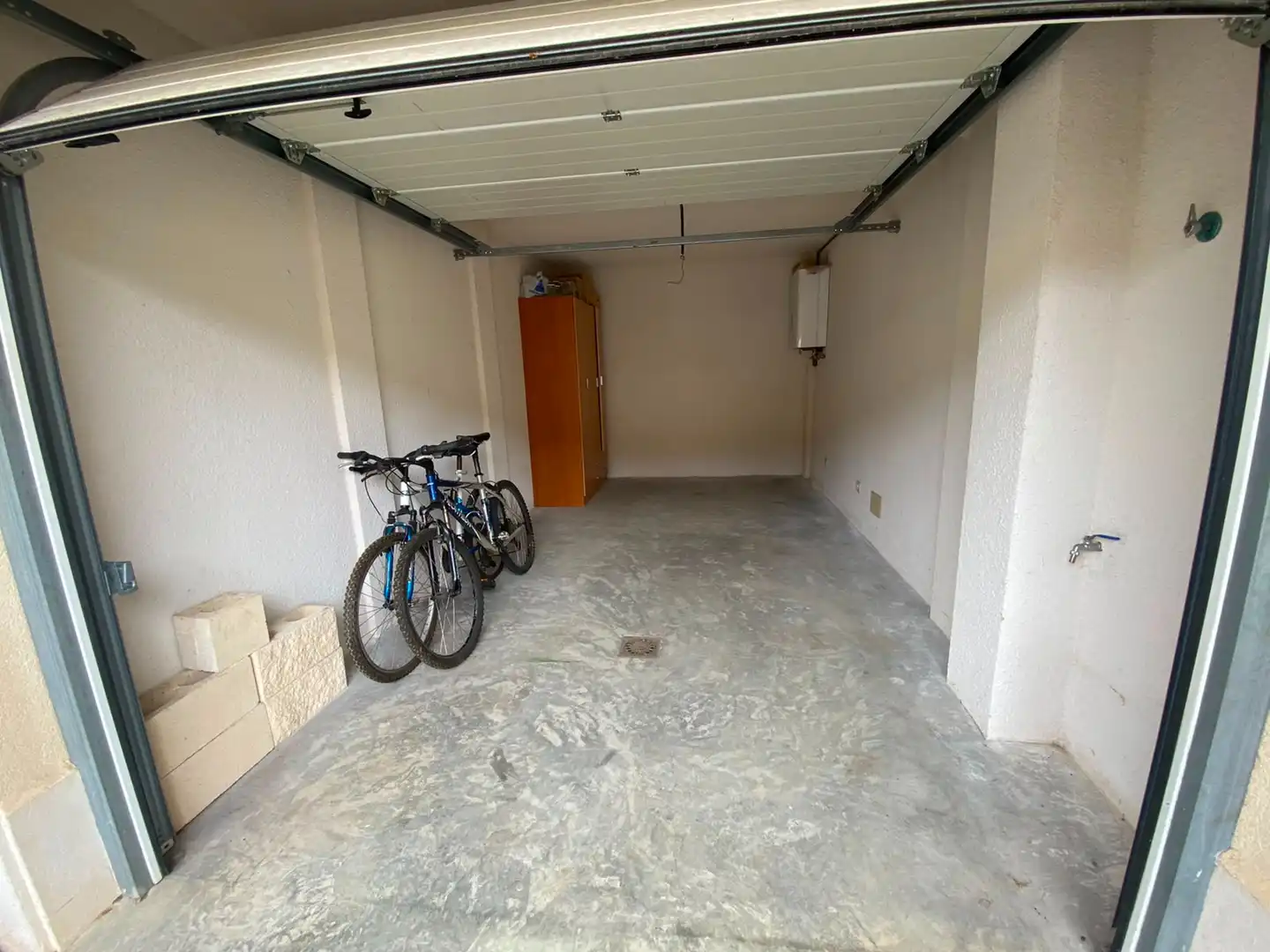 Parking de Casa o chalet en venta en Castro-Urdiales con Calefacción, Jardín privado y Parquet