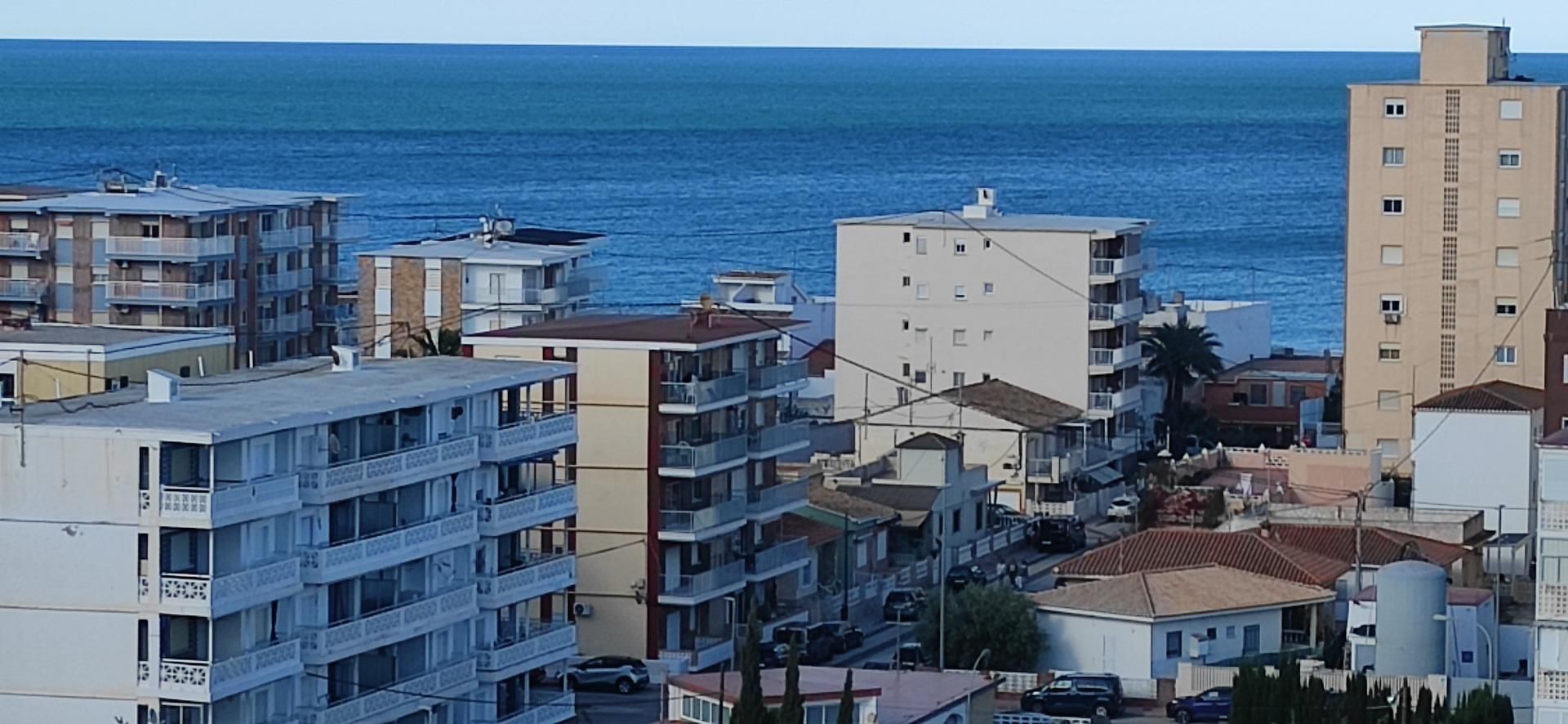 Vista exterior de Àtic en venda en Piles amb Aire condicionat, Terrassa i Balcó
