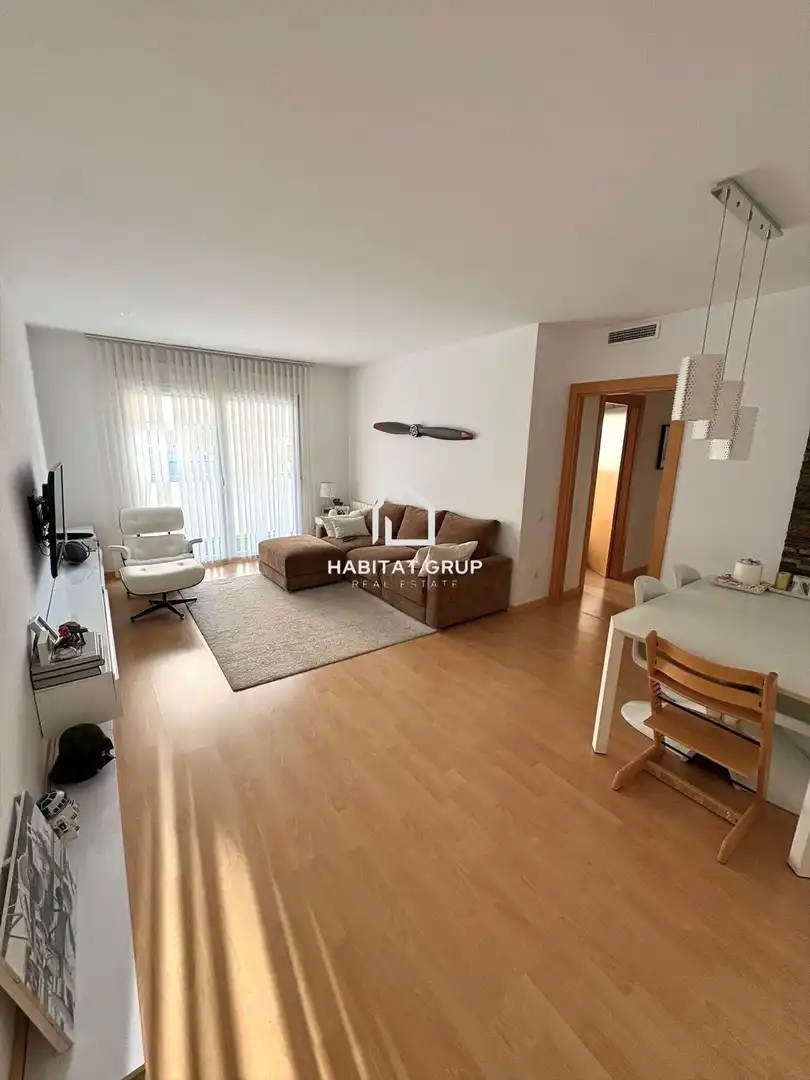 Vista exterior de Piso en venta en Sant Just Desvern con Calefacción, Terraza y Piscina comunitaria