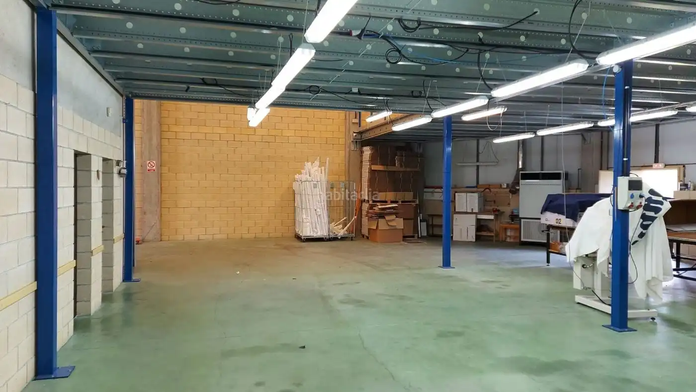 Nave industrial en venta en Polígono Industrial Lacorzanilla Poligonoa 333