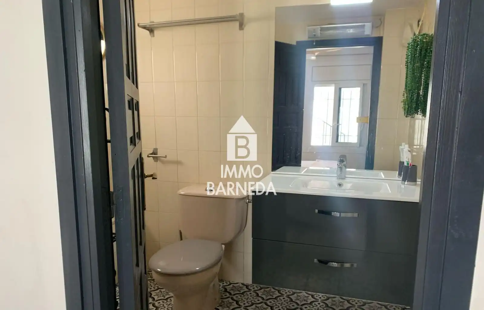 Badezimmer von Wohnung zum Verkauf in Roses mit Klimaanlage, Heizung und Terrasse