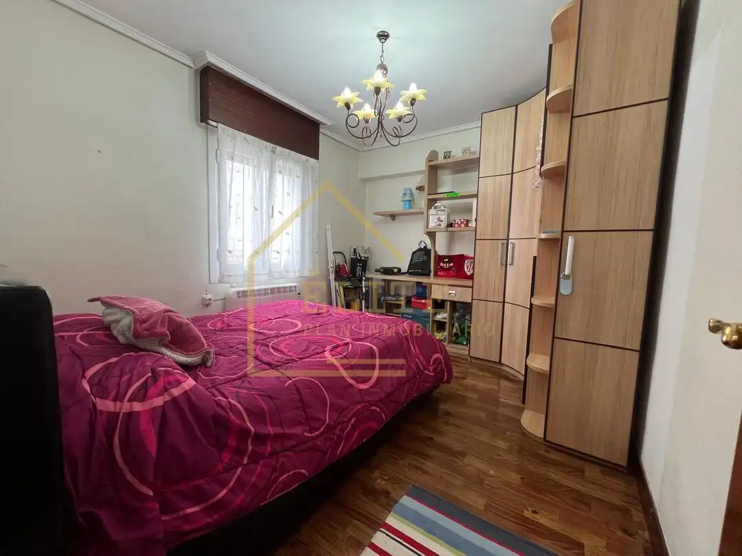 Habitación de Piso en venta en Santurtzi  con Calefacción, Trastero y Balcón