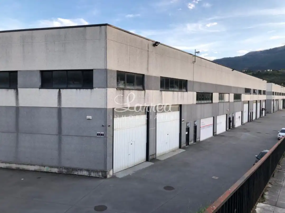 Vista exterior de Nau industrial en venda en Amorebieta-Etxano