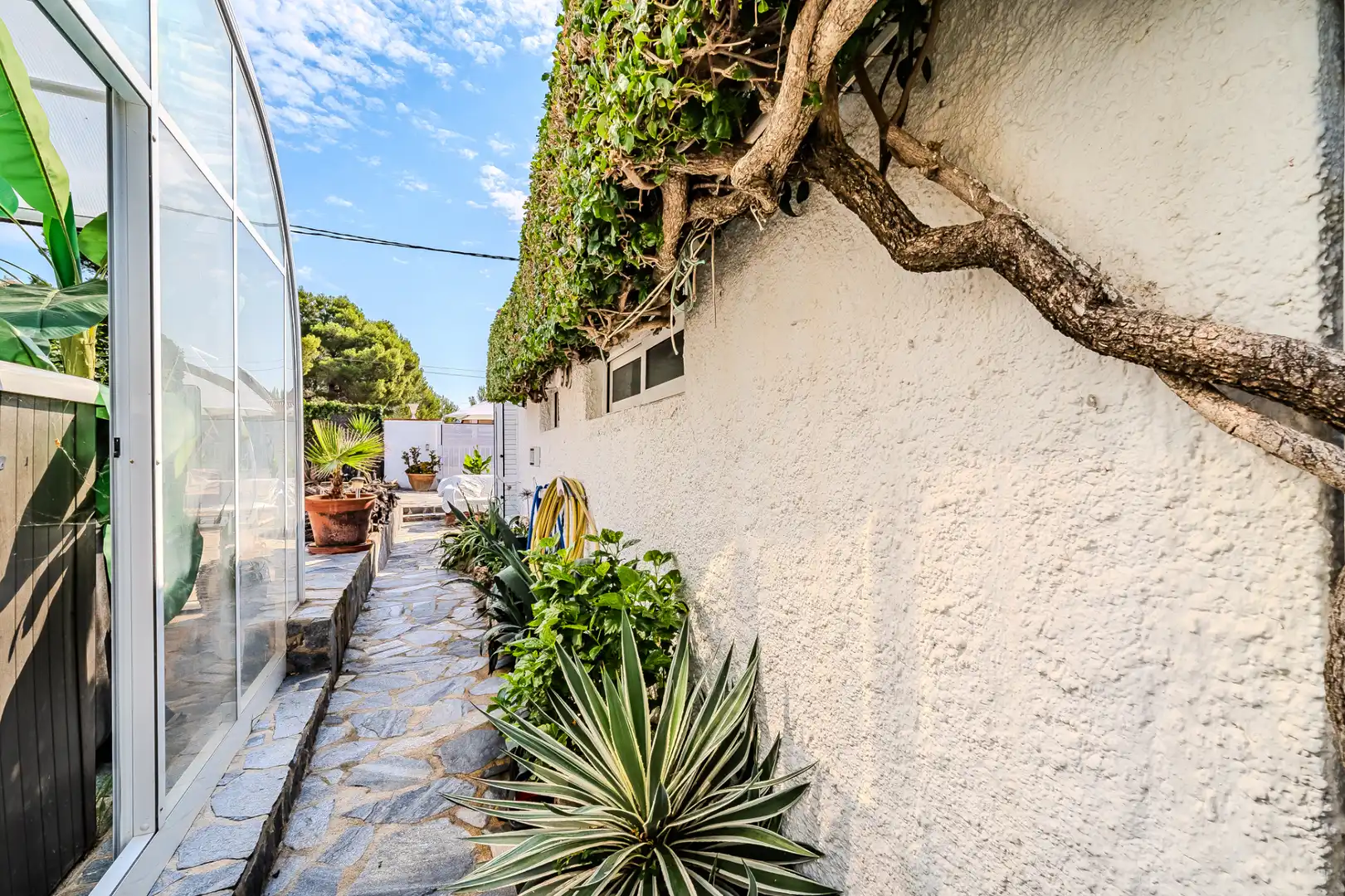 Vista exterior de Casa o xalet en venda en L'Ametlla de Mar  amb Aire condicionat, Calefacció i Jardí privat