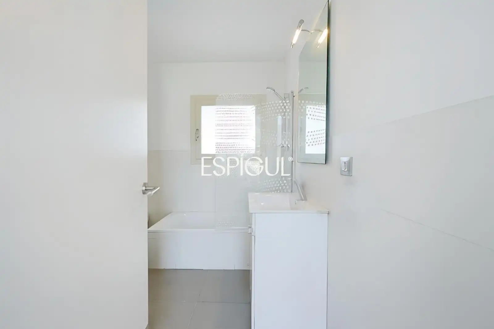 Baño de Casa adosada en venta en Torroella de Montgrí con Aire acondicionado, Calefacción y Terraza