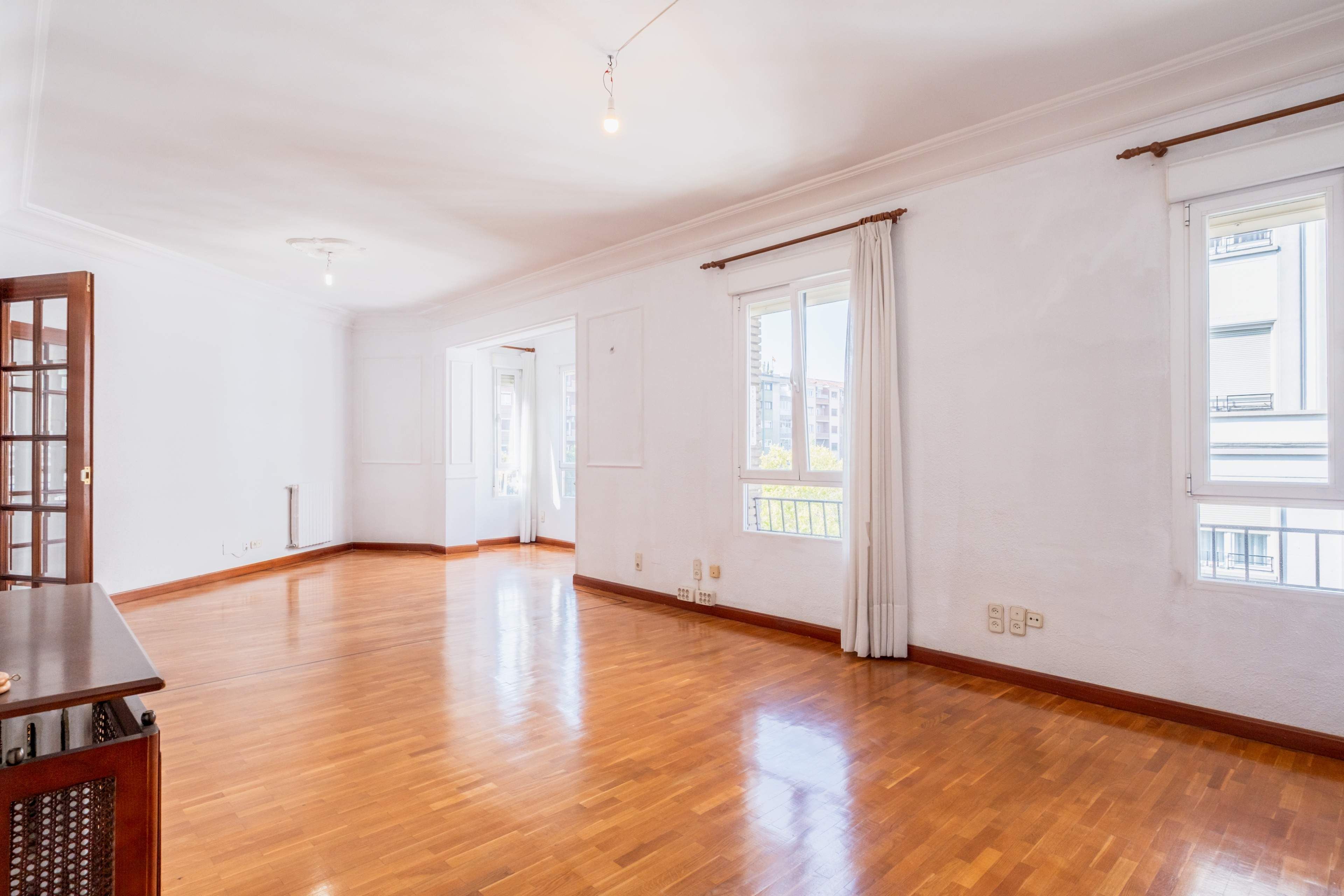 Sala de estar de Piso en venta en  Zaragoza Capital con Calefacción, Parquet y Trastero