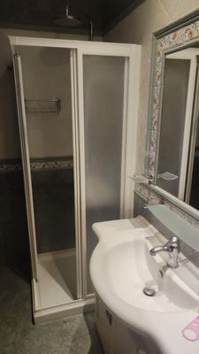 Bathroom of Flat for sale in Fuengirola  with Air Conditioner and Alarm