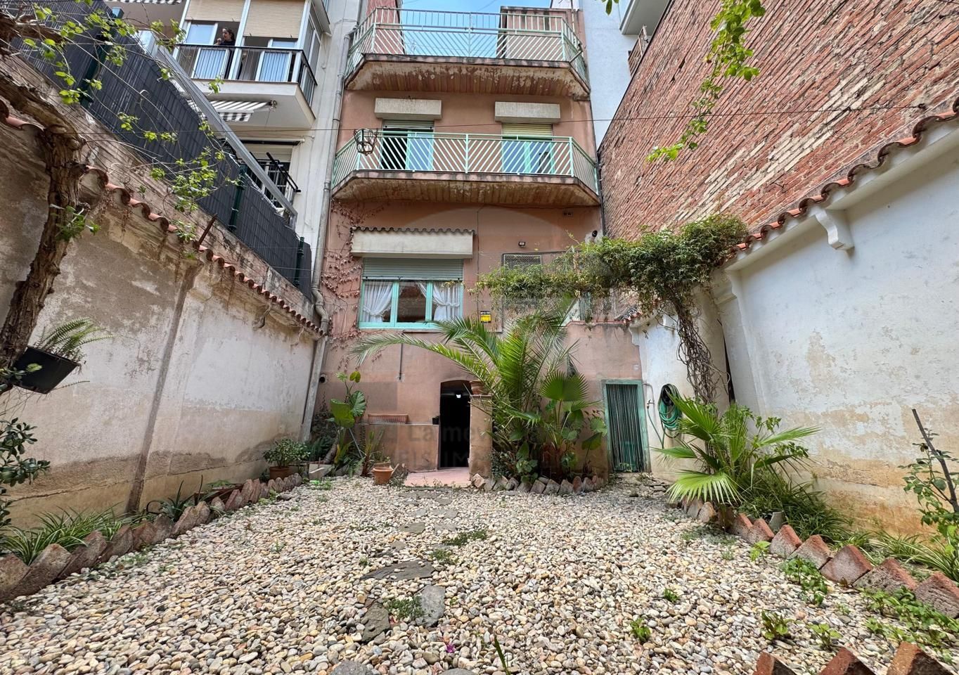 Vista exterior de Casa o xalet en venda en  Barcelona Capital amb Calefacció, Jardí privat i Terrassa