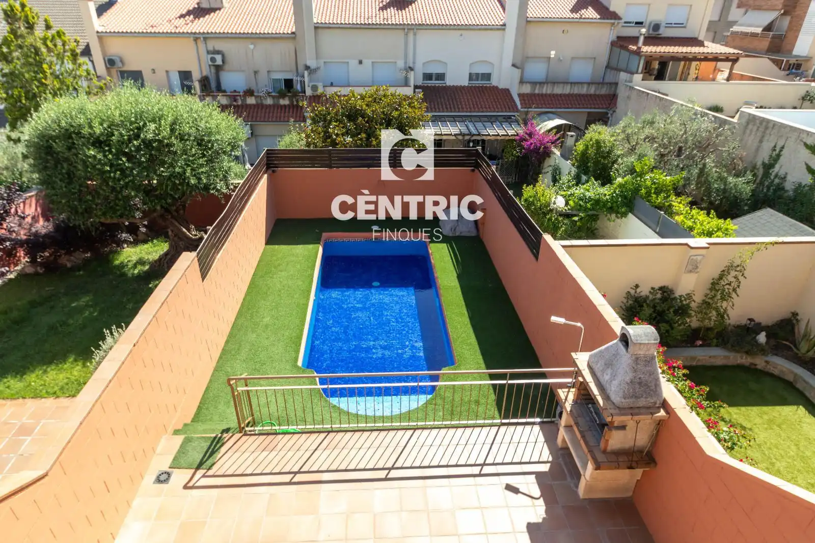 Vista exterior de Casa o xalet en venda en Castellar del Vallès amb Aire condicionat, Calefacció i Terrassa