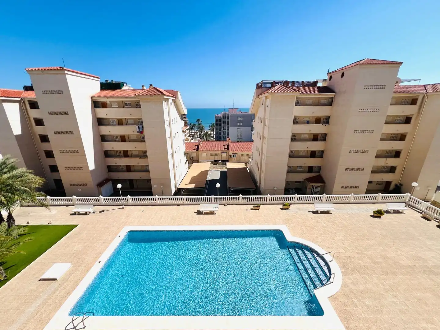 Piscina de Apartamento en venta en Elche / Elx con Jardín privado, Amueblado y Piscina comunitaria