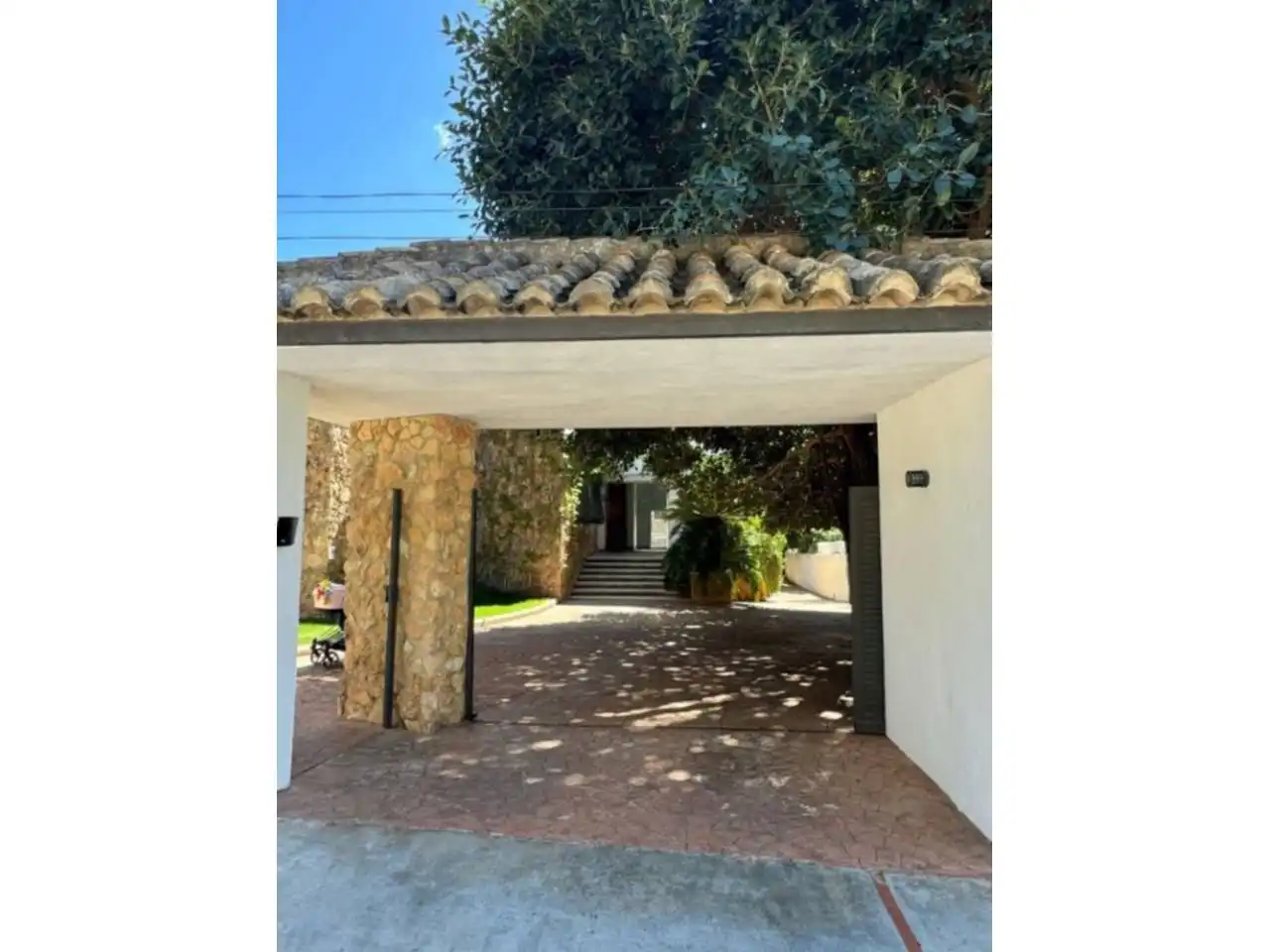 Vista exterior de Casa o xalet en venda en Riba-roja de Túria amb Aire condicionat, Calefacció i Jardí privat