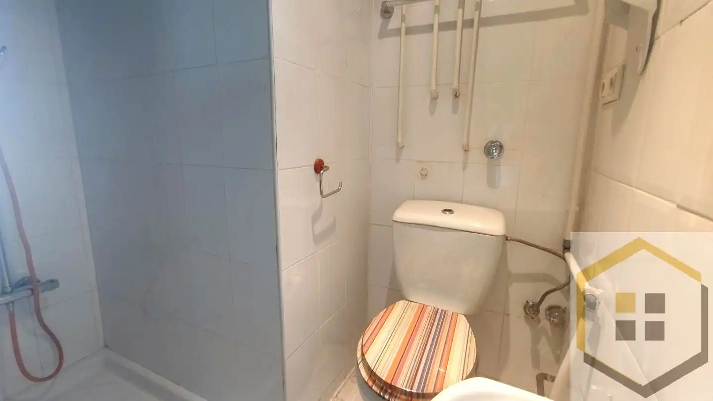 Bathroom of Flat for sale in Madrid  with Heating, Internet and Community pool