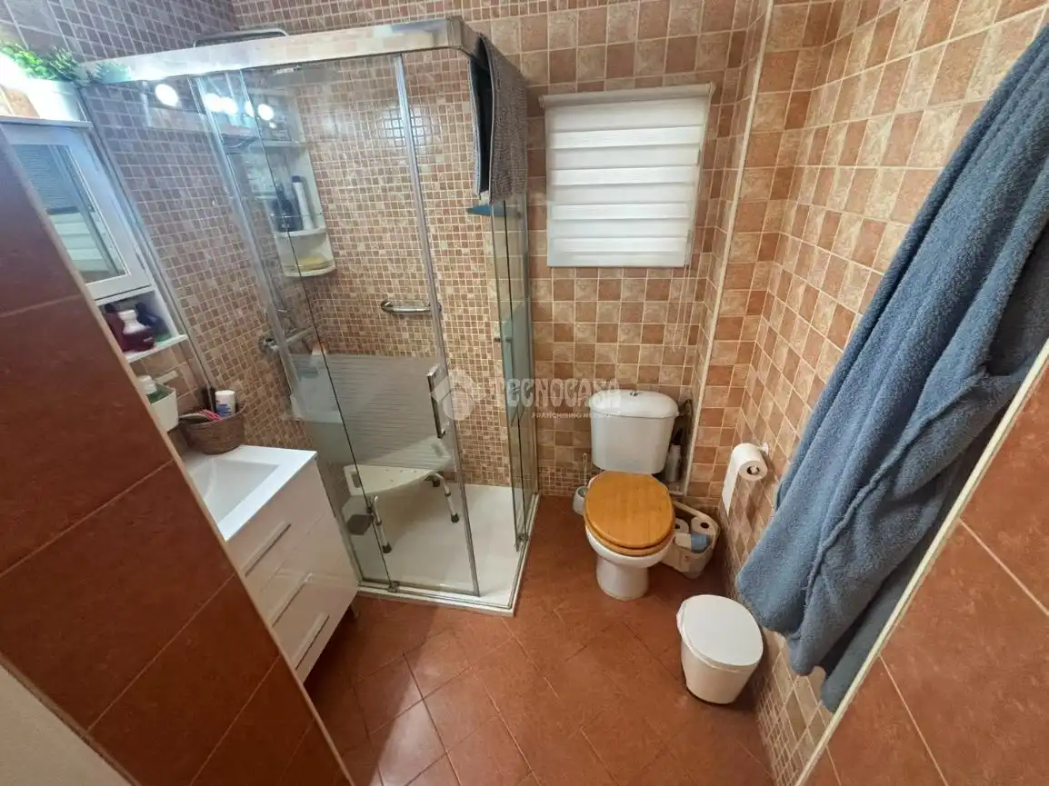 Bany de Pis en venda en Huelva amb Aire condicionat i Moblat