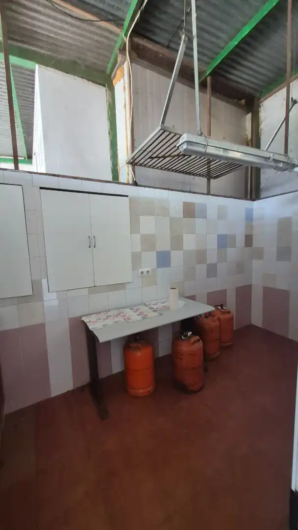 Cuina de Finca rústica en venda en Los Barrios amb Jardí privat, Terrassa i Piscina