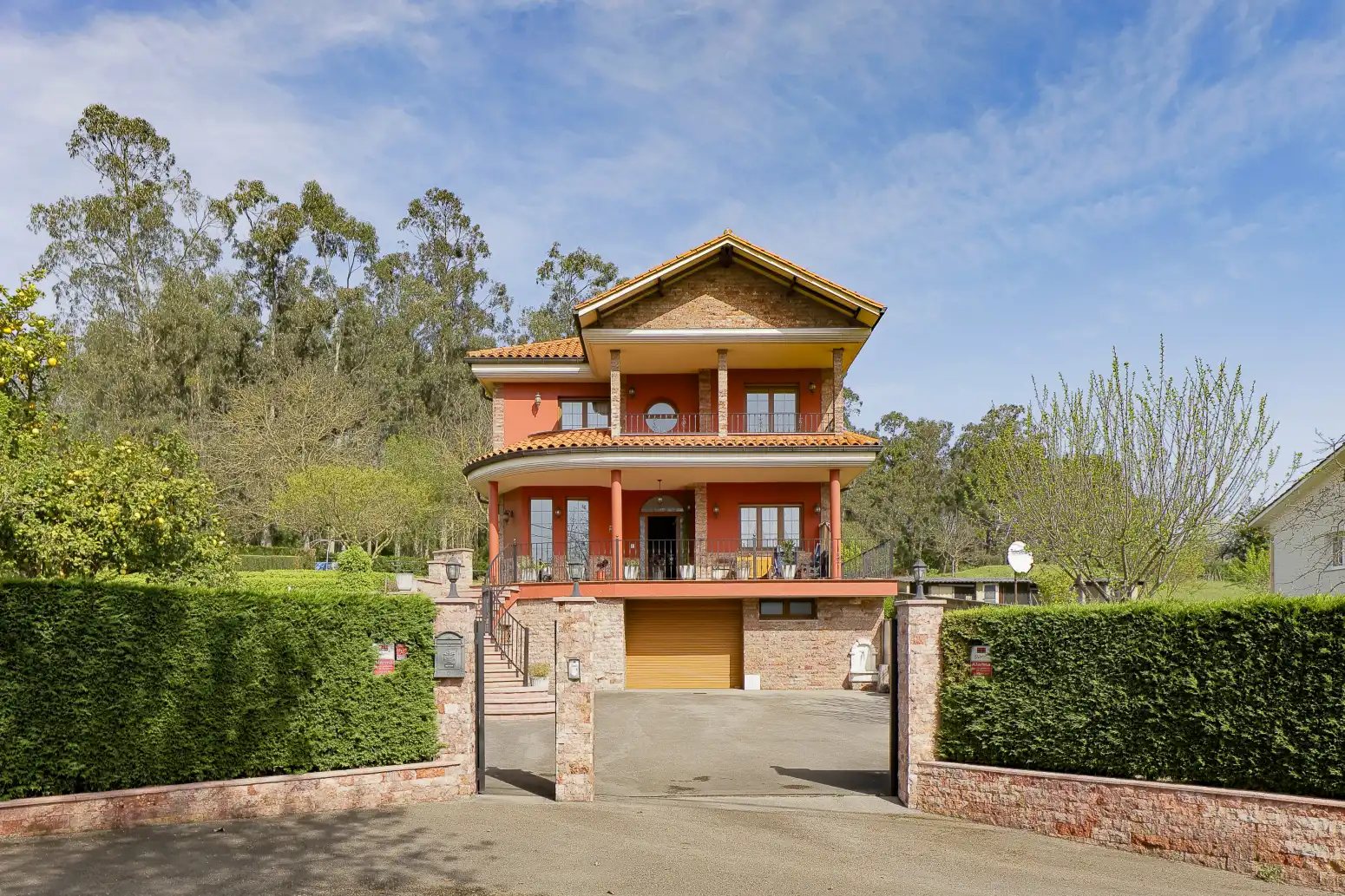 Vista exterior de Casa o chalet en venta en Gijón  con Calefacción, Parquet y Terraza