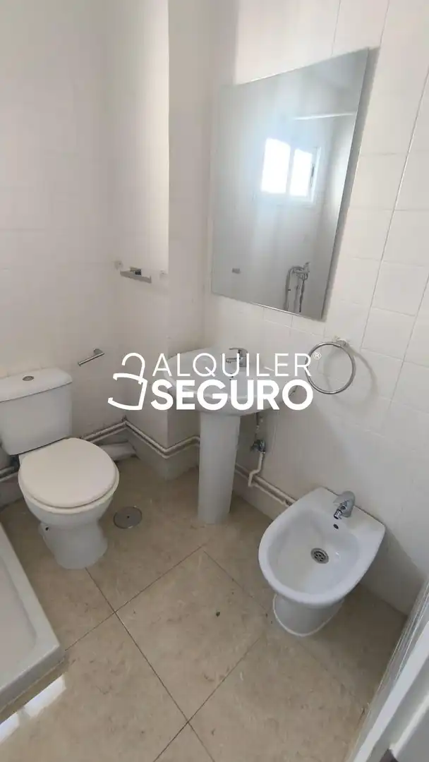 Bathroom of Flat for rent in Sevilla