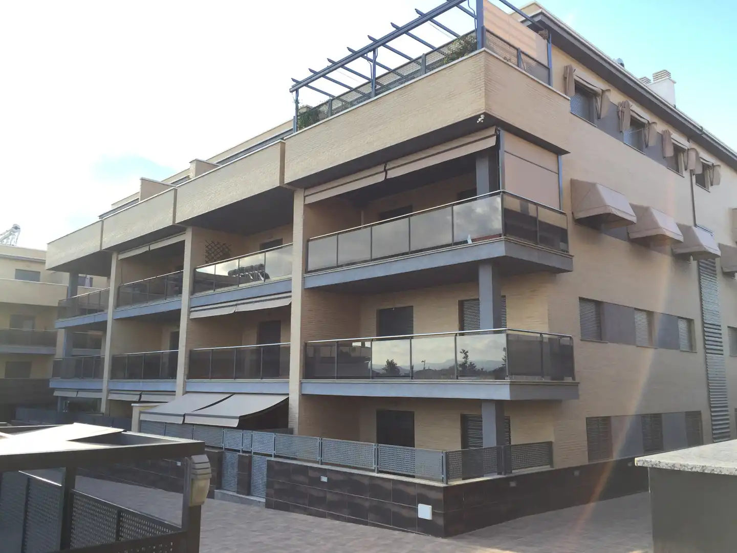 Außenansicht von Wohnung zur Miete in Maracena mit Heizung, Parkett und Terrasse