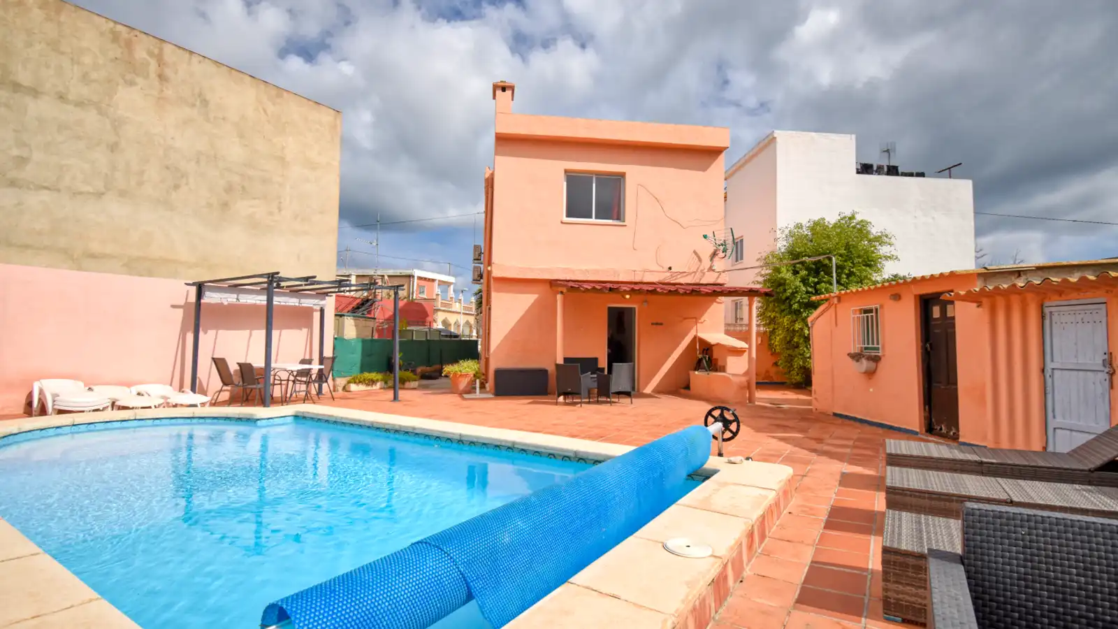 Schwimmbecken von Haus oder Chalet zum Verkauf in Gandia mit Klimaanlage, Heizung und Privatgarten