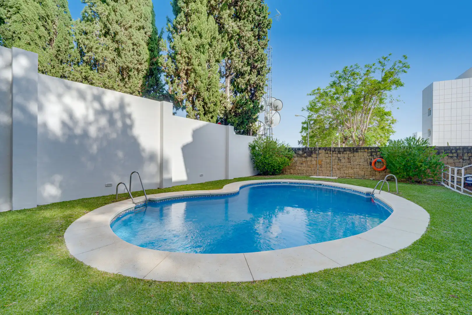 Piscina de Planta baixa en venda en Marbella amb Aire condicionat, Terrassa i Piscina