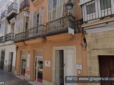 Piso en venta en Calle Virgen Milagros 103