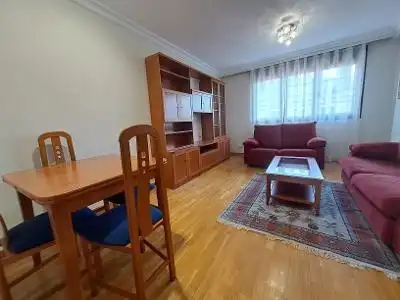 Wohnzimmer von Wohnung zur Miete in Oviedo  mit Parkett und Möbliert