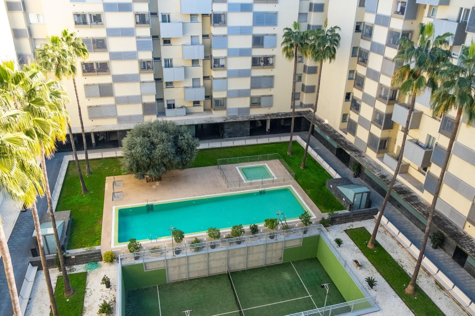 Piscina de Àtic en venda en  Sevilla Capital amb Aire condicionat, Calefacció i Terrassa