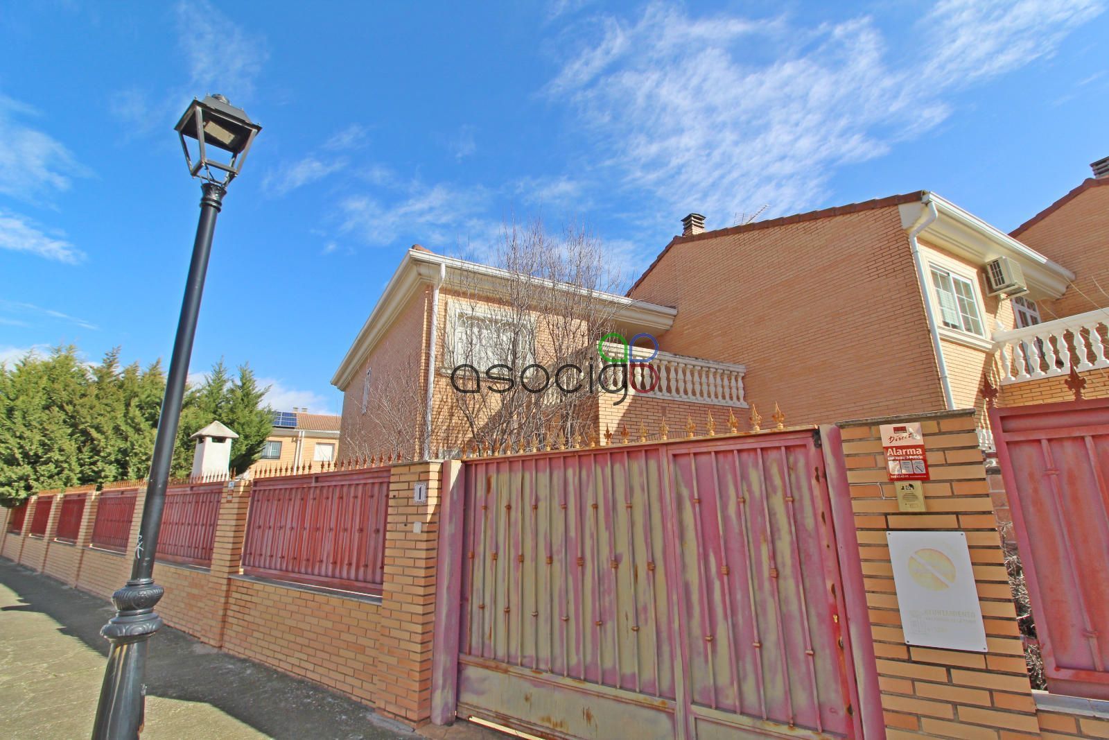 Exterior view of Single-family semi-detached for sale in Villanueva de la Torre  with Heating and Swimming Pool