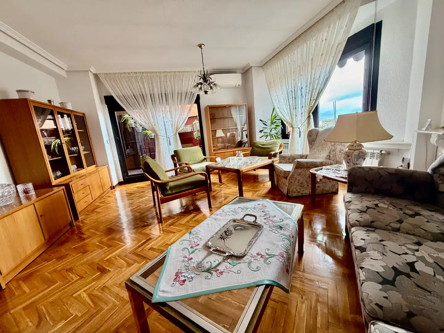Sala de estar de Dúplex en venta en Leganés con Aire acondicionado, Calefacción y Jardín privado